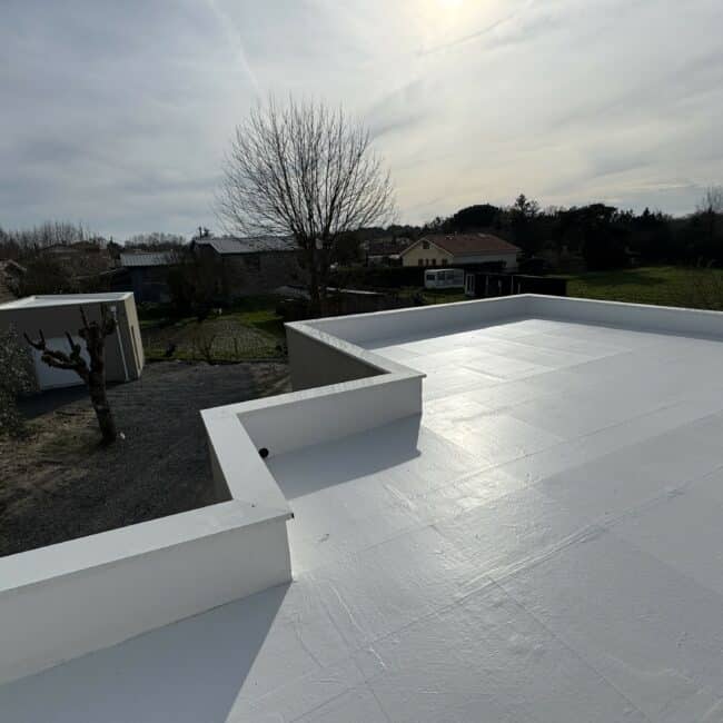 Bureaux Roofpaint à Saint-Médard-en-Jalles : un démonstrateur d’étanchéité et de performance thermique